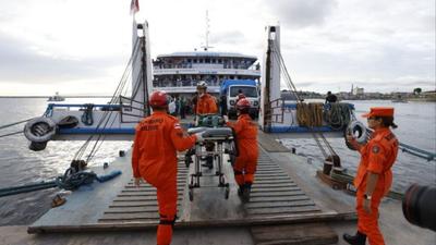 Helicópteros e sonares reforçam buscas por vítimas de naufrágio em Manaus