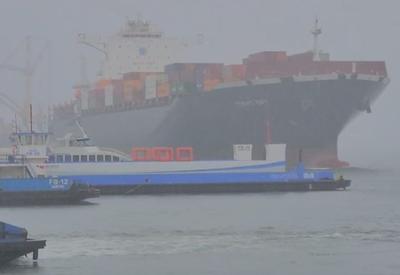 Vídeo: Navio colide com atracadouro de balsas no Porto de Santos