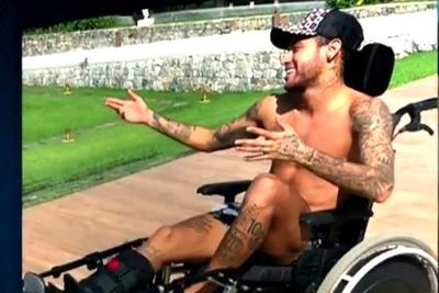 Neymar volta a Paris depois de dois meses se recuperando no Brasil