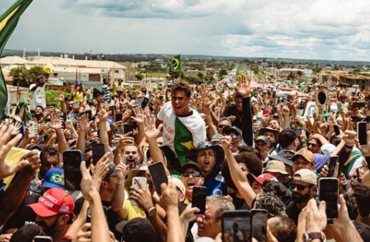 Caminhada de Nikolas Ferreira chega ao DF; Planalto reforça segurança