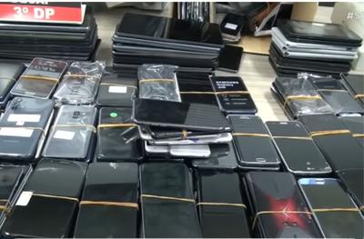 “Ninho dos celulares”: rua no centro de SP vira base de desmanche e venda de aparelhos roubados