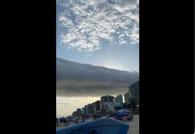 "Nuvem de rolo" assusta banhistas no litoral do Rio e de São Paulo