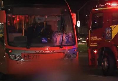 Casal morre após colisão com ônibus; piloto teria avançado sinal vermelho