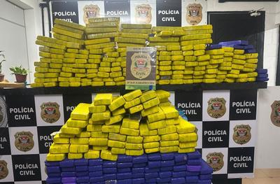 Polícia apreende 336 kg de maconha em caminhão na Grande SP; motorista é preso