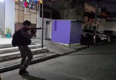 Operação policial contra roubo de cargas e veículos fecha escolas e unidade de saúde no Rio
