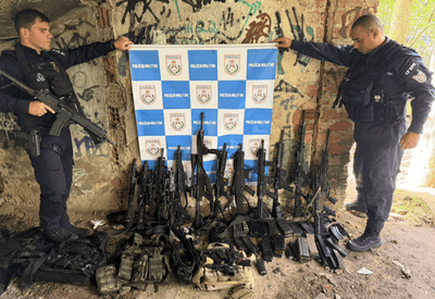 Polícia prende 14 suspeitos de integrar milícia e apreende 12 fuzis no Rio
