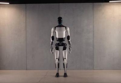 Musk mostra vídeo de robô caminhando feito 'humano' em fábrica da Tesla