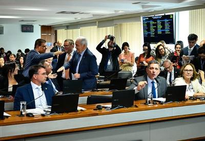 PEC das Praias é adiada após pedido de vista em comissão do Senado