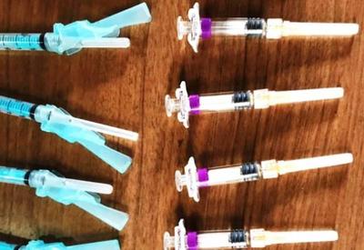 Enfermeira é investigada por aplicar vacinas suspeitas de covid-19