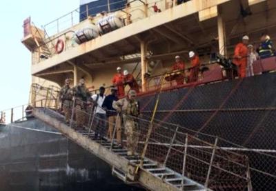 PF prende nigerianos escondidos ilegalmente em navio cargueiro