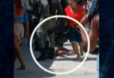 Violência policial: adolescente é imobilizada com joelhos de PM