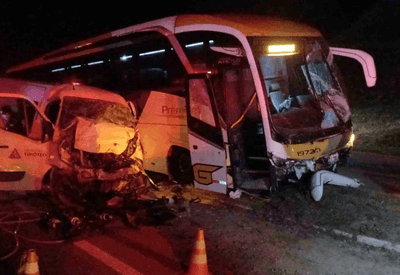 Batida entre ônibus e van deixa mortos e feridos em Minas Gerais