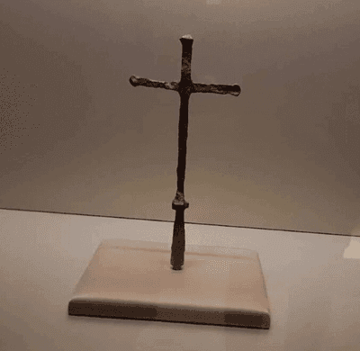 Cruz da primeira missa do Brasil é destaque em celebrações do aniversário de Brasília