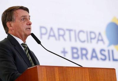 Bolsonaro diz que preço dos combustíveis só cai se o dólar desvalorizar