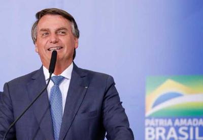 Em meio à crise com STF, Bolsonaro vai à confraternização do Exército