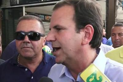 Paes e Witzel encerram as campanhas com carreatas na Baixada Fluminense