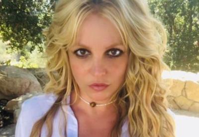 Pai de Britney Spears desiste de tutela da cantora