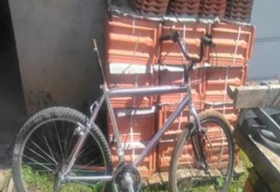 Pai obriga filho a devolver bicicleta roubada no Paraná
