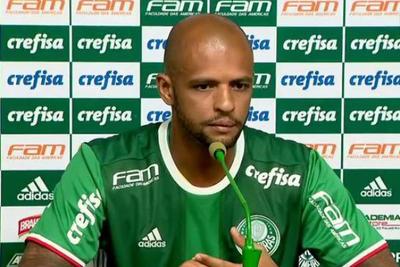 Palmeiras apresenta o meio-campo Felipe Melo