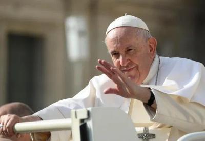 Papa se desculpa por usar termo homofóbico em reunião com bispos