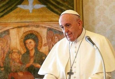 Papa diz que pensar na economia antes das pessoas seria um "genocídio viral"