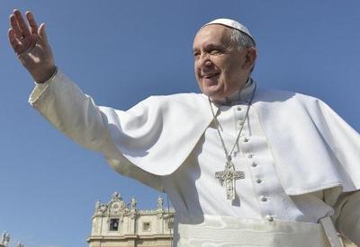 Papa Francisco estuda levar refugiados para a Itália