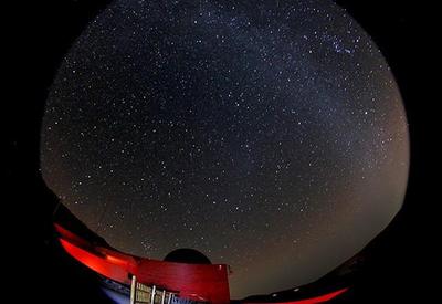 Observar as estrelas é um dos programas imperdíveis na Espanha