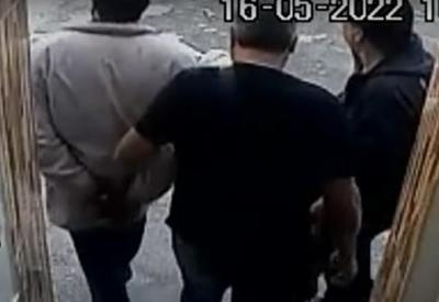 Câmeras de segurança mostram momento da prisão de Paulo Cupertino