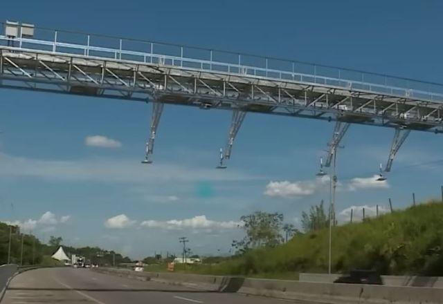 Governo anuncia suspensão de multas em pedágio 'flee flow' 