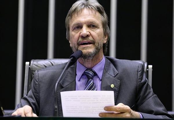 Imagem da notícia: PT na Câmara quer incluir bigtechs em projeto de IA e prevê ano com mais "serenidade"