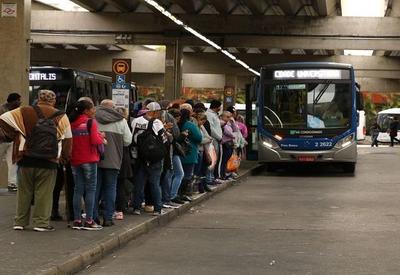 São Paulo anuncia retorno do passe livre para idosos nos ônibus municipais