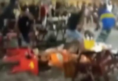 Pancadaria e correria: rapaz reage a arrastão em bar no Recife (PE)