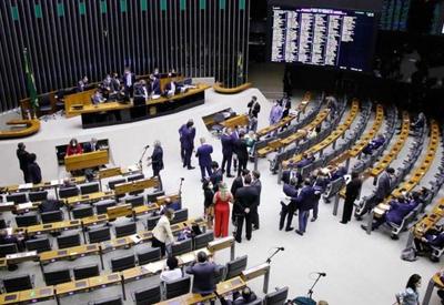 Câmara aprova em 1º turno texto-base de PEC que viabiliza Auxílio Brasil