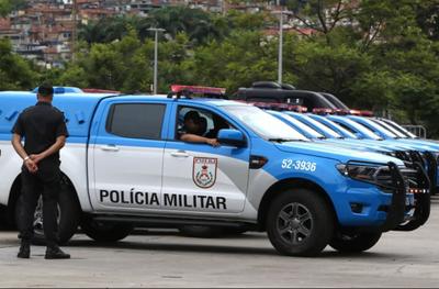 Operação da PM destrói muros usados para proteger pontos de tráfico no RJ