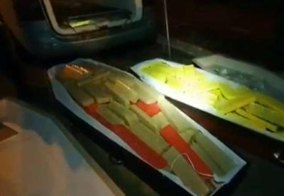Polícia apreende carro funerário com 300 kg de maconha escondido em caixão