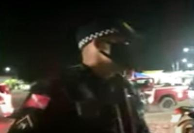Polícia investiga agressão de agente contra mulher sem máscara