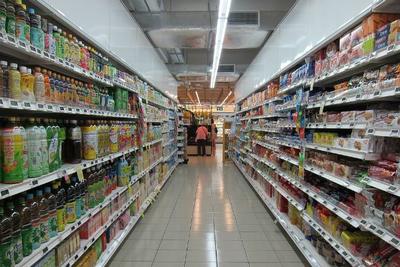 Polícia procura bando que invadiu e saqueou supermercado em SP