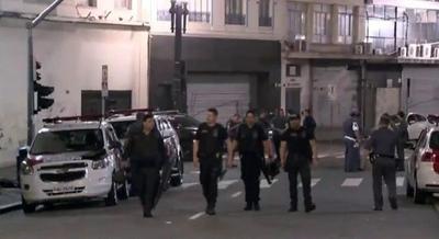 Policiais militares entram em confronto com grupo sem-teto durante invasão