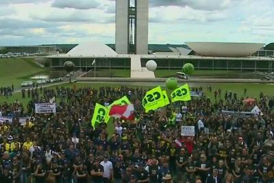 Policiais protestam contra a reforma da Previdência em Brasília