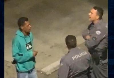 Vídeo: Policial agride homem com chute no rosto durante abordagem em SP