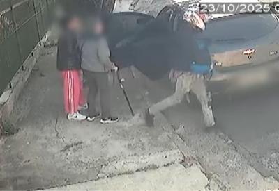 VÍDEO: PM à paisana reage a assalto e atira em suspeito durante tentativa de roubo a idosa