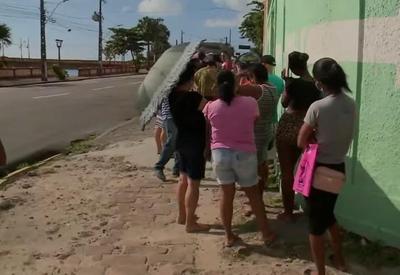 População faz fila para se inscrever no CadÚnico e receber Auxílio Brasil