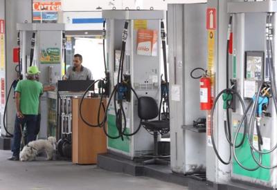 Preço da gasolina passa de R$ 7 em todas as regiões do país