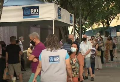 Rio de Janeiro retoma vacinação a idosos com 82 anos