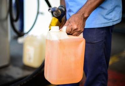 Após redução de ICMS, gasolina recua 5,46% e litro é vendido a R$ 7,15