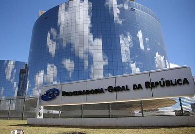 PGR diz que Bolsonaro não cometeu crime ao aglomerar sem máscara