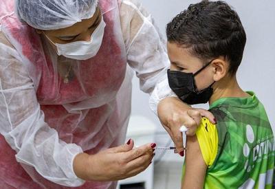 Lote com 1,8 milhão de vacinas pediátricas da Pfizer chega ao Brasil