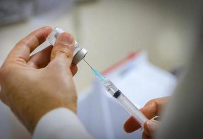 Brasil tem vacinado em média 780 mil pessoas por dia, diz relatório