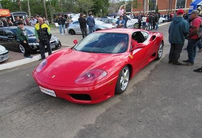 Loja é condenada a devolver valor pago por cliente para comprar Ferrari
