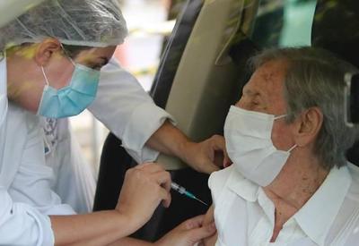 Prefeitura do Rio antecipa vacinação de idosos acima de 75 anos